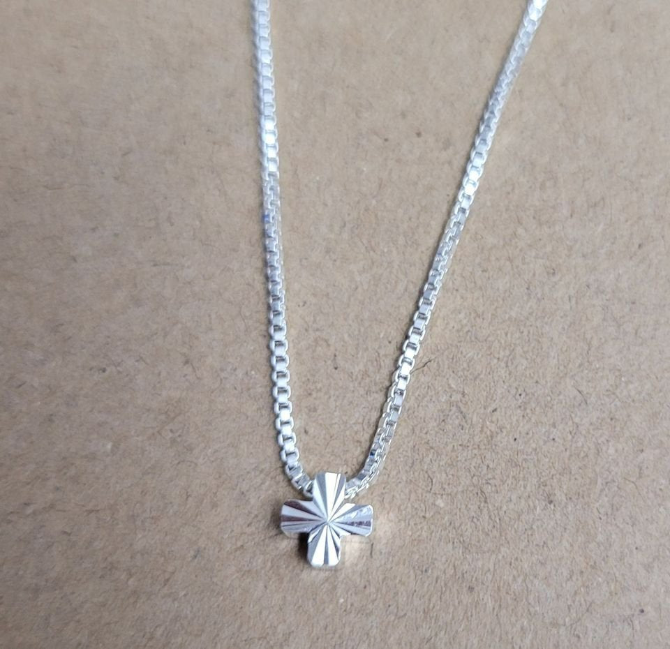 925 Sterling Silver Cross Pendant Necklace & 20" Chain